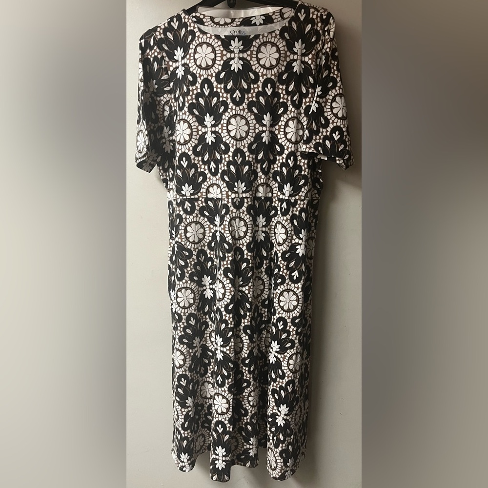 Croft & Barrow Black and White Floral Short Sleeve Top